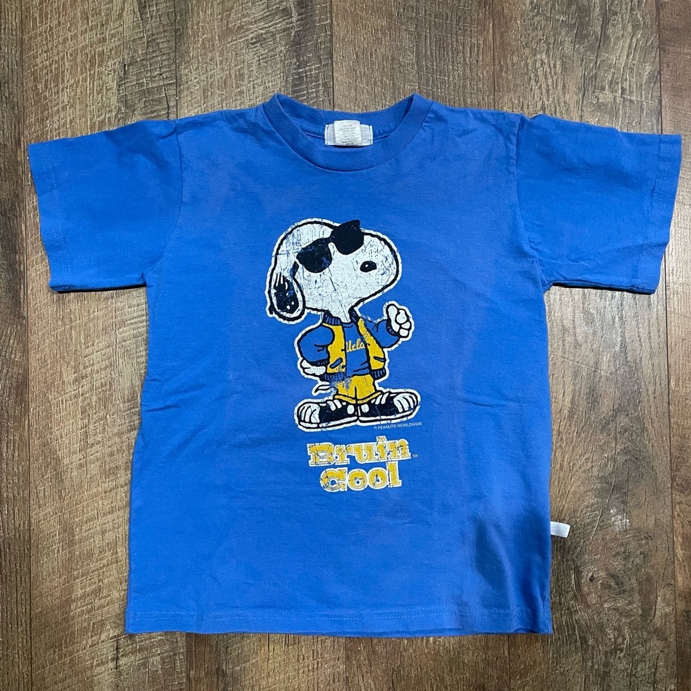 Kids UCLA Snoopy shirt Size M (10-12)